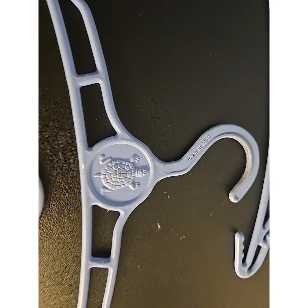 Vintage Baby Infant Clothes Hangers Hard Plastic Bear M Dog Turtle Set of 6‎